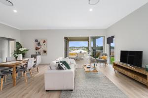 5. HOME STAGING - DESIGNING DIVAS - RAINE & HORNE - AUBIN AVE - PORT MACQUARIE - NSW - 2444 copy