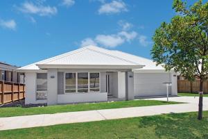 DD Raine & Horne - 10 Aubin Avenue 